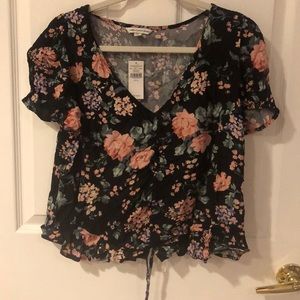 NEW American Eagle Black floral crop top!